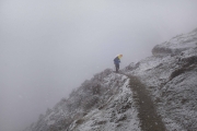 NA, NEPAL-APRIL, 2015: Danu Sherpa, guide, transporte toujours son parapluie pour ne pas se laisser surprendre par une tempÃªte de neige en montant au village de Na. (Picture by Veronique de Viguerie/Reportage by Getty Images)