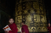 KATMANDOU, NEPAL-APRIL, 2015: Beaucoup d'enfants sherpas comme les fils de Pem-cheki, profitent d'une education gratuite dans les monasteres bouddhistes de la capitale. (Picture by Veronique de Viguerie/Reportage by Getty Images).