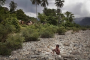 SURIGAO, MINDANAO- JUNE, 2017: Au village Lumad de Manobo il y a 87 foyers. Ces indigÃ¨nes vivent de la pÃªche et de la chasse au rythme de la nature. Pourtant ils risquent d'Ãªtre chassÃ©s par une explitation miniÃ¨re prochainement. The Lumad village of Manobo with 87 households. These indigeneous people are living with the nature but they are afraid that soon they will be kicked of by some mine exploitations. Picture by Veronique de Viguerie/Reportage by Getty Images)