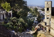PORT-AU_PRINCE, HAITI-NOV, 2014: Les gens installent leur maison sur les ravines, risquant a chaque pluie de se faire emporter. (Photo by veronique de Viguerie/Reportage by getty images).