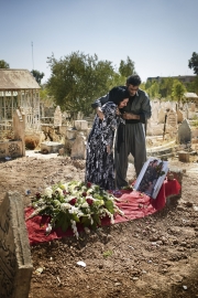 ERBIl, IRAQ-SEPTEMBER, 2014: Mohamed Hosseini and his wife are grieving on their daughter's grave. Nigar, 19, was a Peshmerga, fighting against ISIS. She was killed 3 days ago, on the 6th of September 2014.  Picture by Veronique de Viguerie/Reportage by Getty Images)