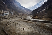 BEDING, NEPAl-APRIL, 2015: La ville de Beding, 3690m est traversÃ©e par la riviÃ¨re Rolwaling. Au fond le pic de Tsoboje Ã  6689m.(Picture by Veronique de Viguerie/Reportage by Getty Images)