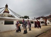 KATMANDOU, NEPAL-APRIL, 2015:  Les Sherpas en gÃ©nÃ©ral boudhistes, sont trÃ¨s religieux. Quand ils viennent en ville, ils s'installent autour des temples pour venir prier souvent. (Picture by Veronique de Viguerie/Reportage by Getty Images).