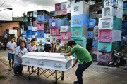 MANILA, PHILIPPINES - OCT, 2016: Funerals of Herman Gatbonton (61), drug user, killed on the 7th of october. He was on the Watch List. He is leaving a 3-years-old daughetr, Angelica.(Picture by Veronique de Viguerie/ Reportage by Getty Images).