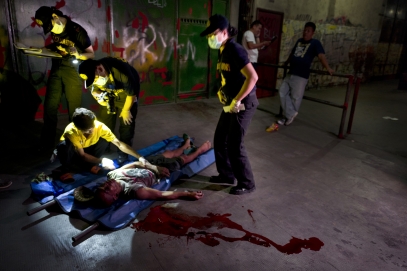 MANILA, PHILIPPINES - OCT, 2016: The dead body of a suspected drug gangster was found by the police in Santa Cruz quarter. As for most of them the police found a 38 mm in his left hand and 2 shabu paquets. The police is accused of placing evidences on bodies killed in this war on drug. (Picture by Veronique de Viguerie/ Reportage by Getty Images).